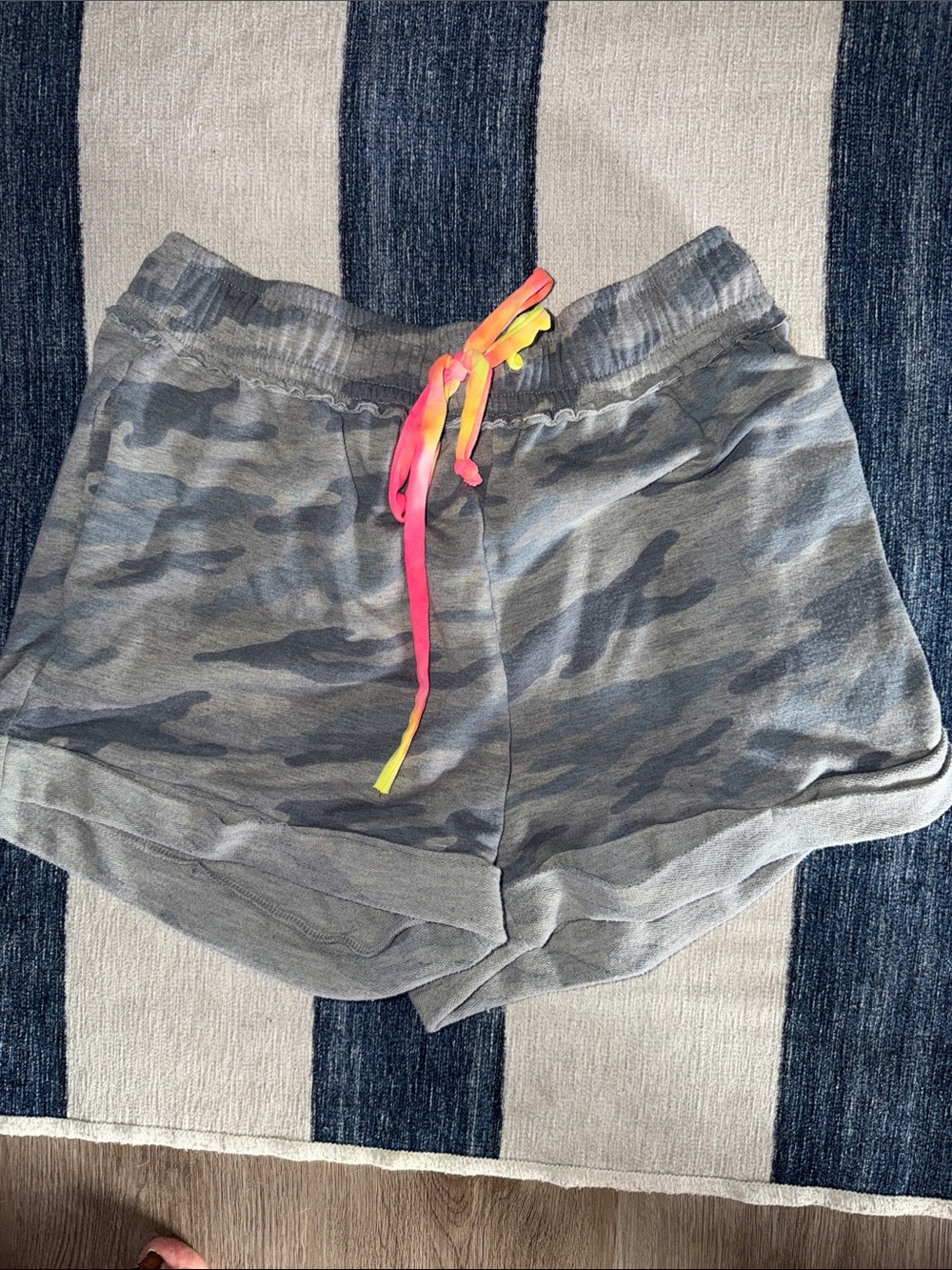 white birch Gray Camo Athletic Shorts with Rainbow Drawstring Sz XL